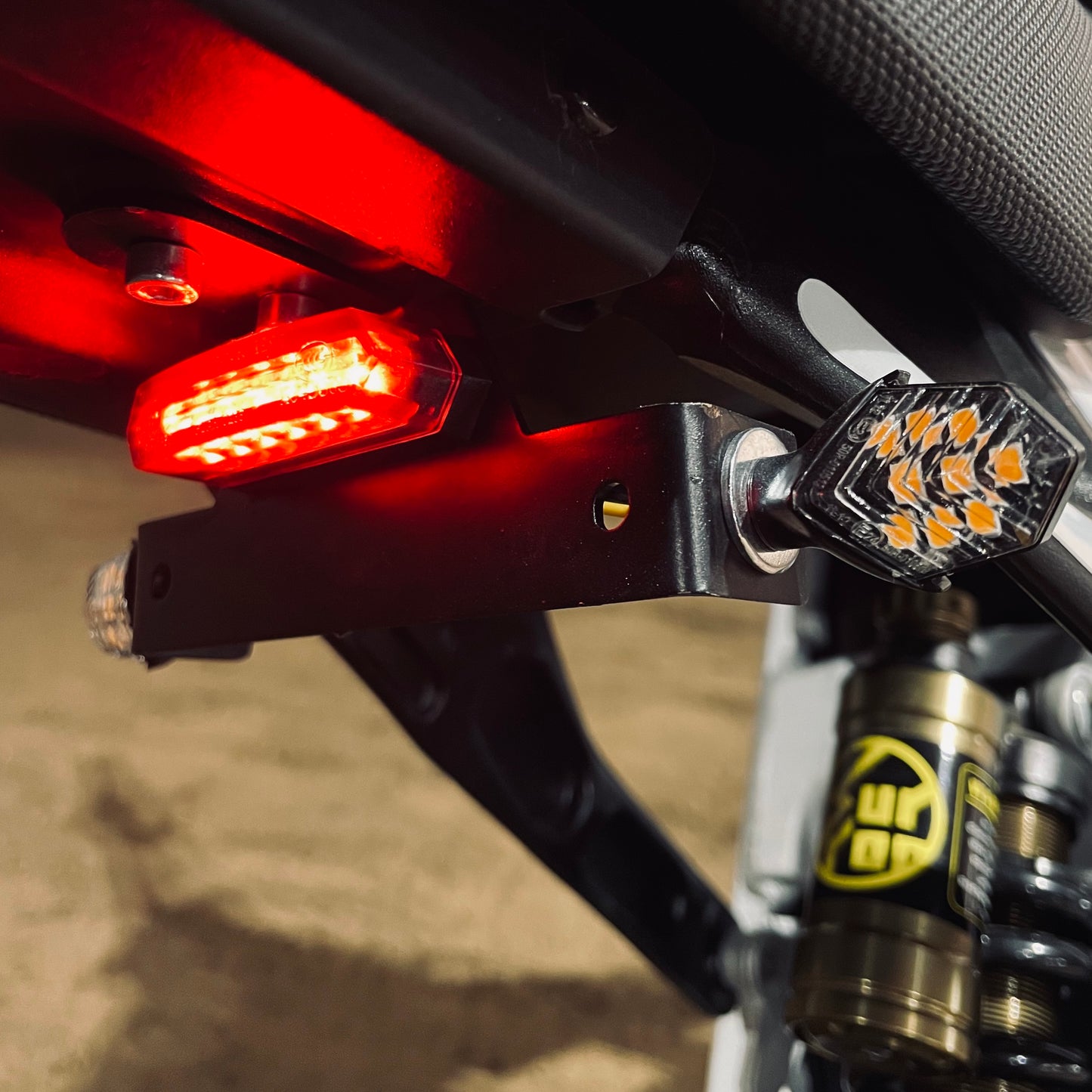 Sur-Ron Light Bee "Eightees Orange" edition - straat legaal